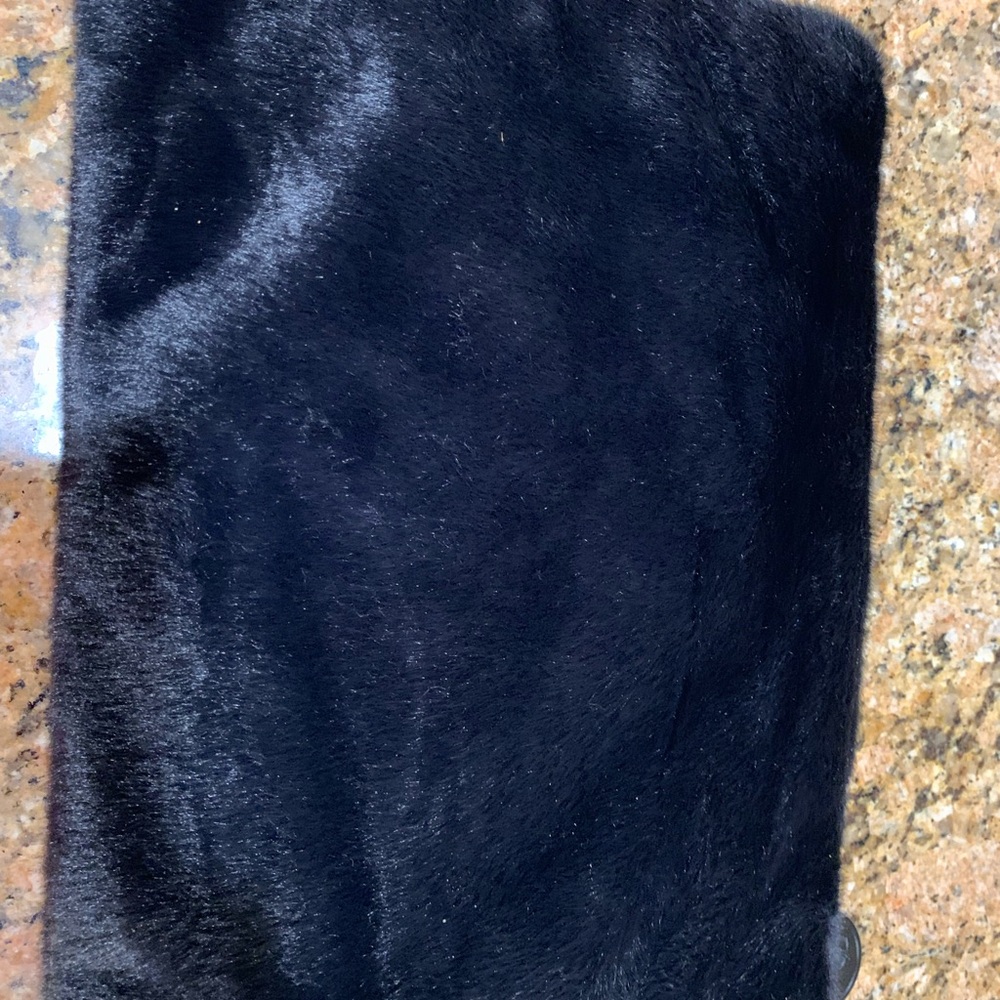 Brand new, rare furry authentic Chanel CC purse/ clutch/ cosmetic case,brand new - Picture 11 of 13